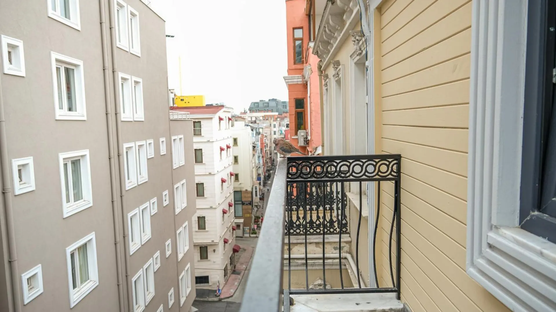 Yellow Mansion Стамбул 0*,