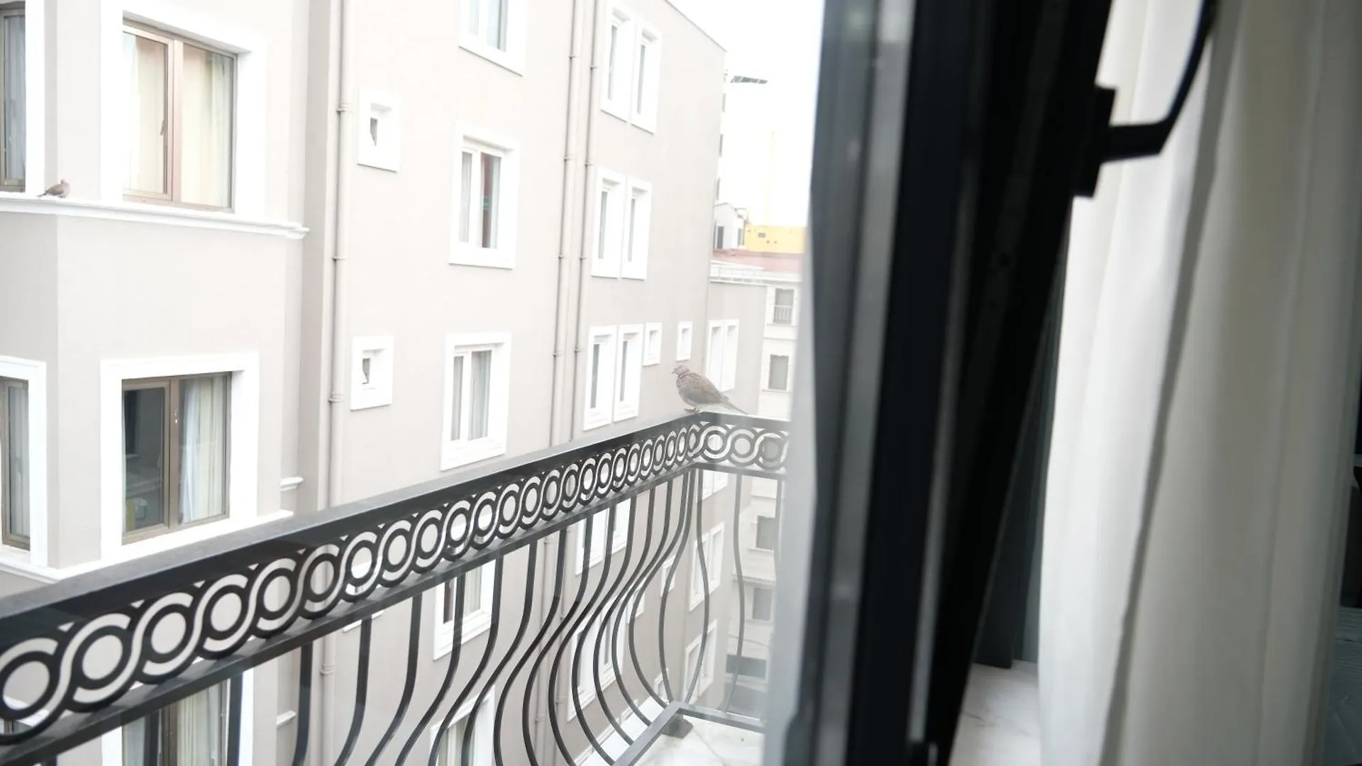 Yellow Mansion Стамбул 0*,